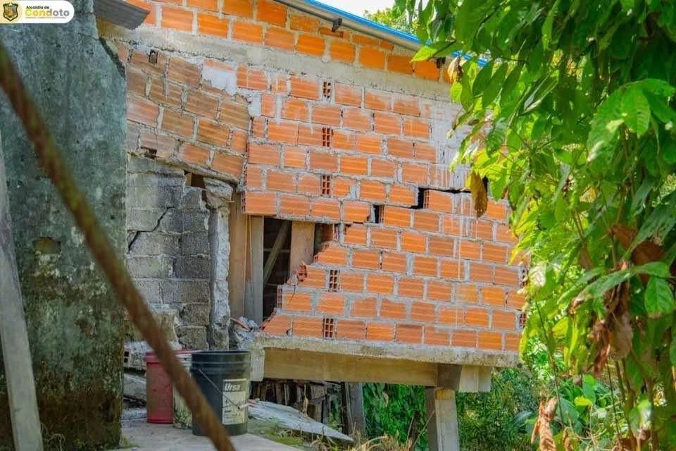 Emergencia por sismo magnitud 7.4 - Calles afectadas